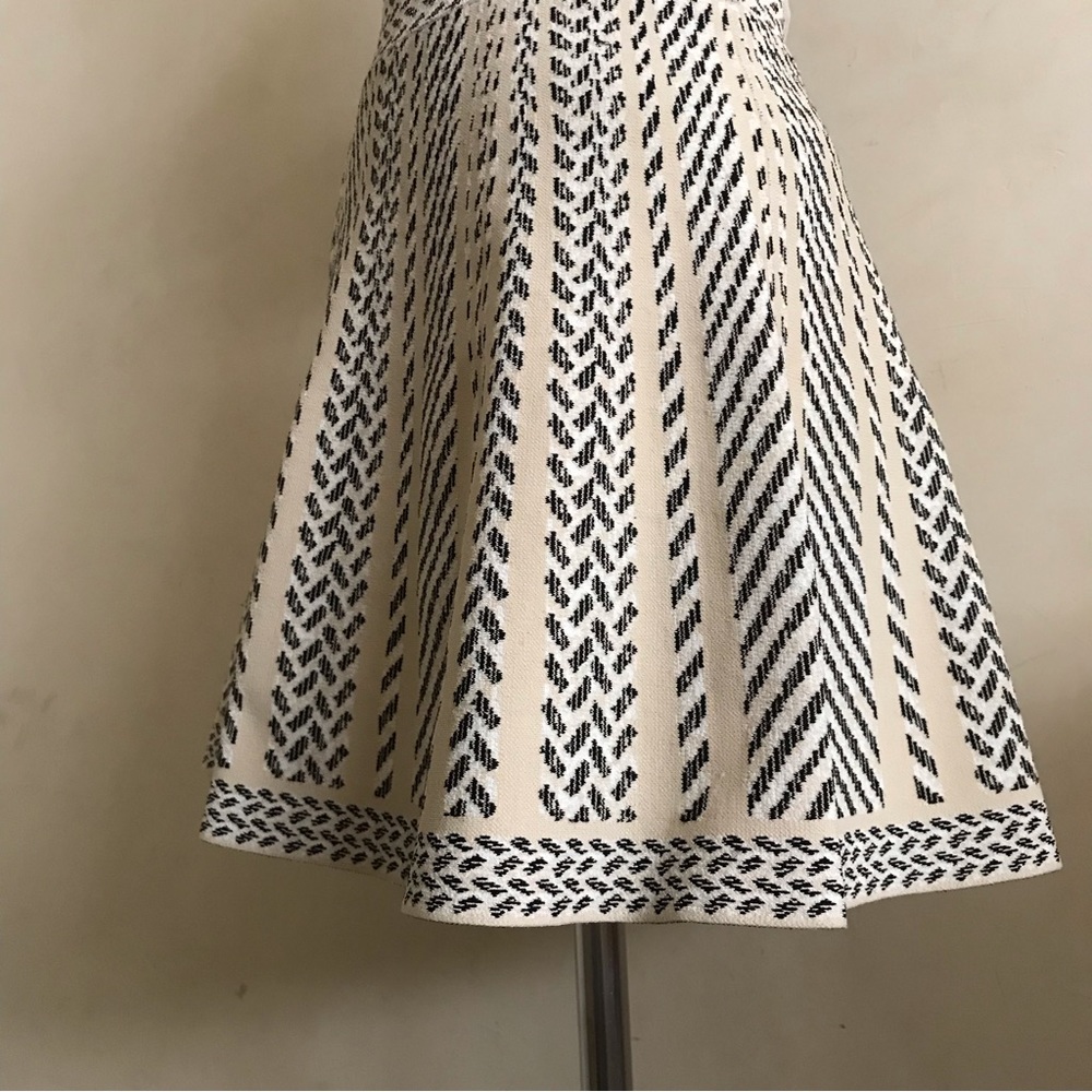 BCBG Max Azria Skater Skirt NWOT - Picture 4 of 7